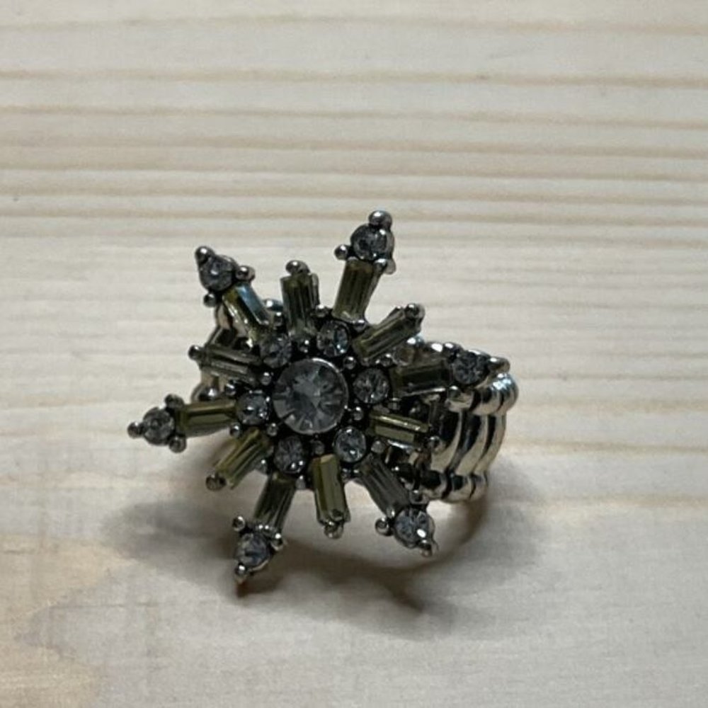 Vintage Silver-Tone Snowflake Stretch Ring With Rhinestone Accents